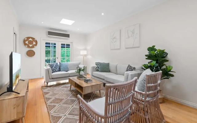 Lush 3-bed House Near the Beach