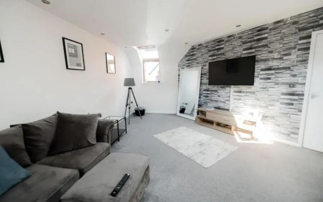 Spacious 2 bed apartment 800 metres from the beach