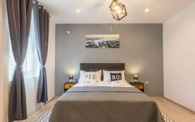 Rooms Sea & Sun with private parking - AE1111