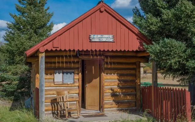 Silver Gate Lodging