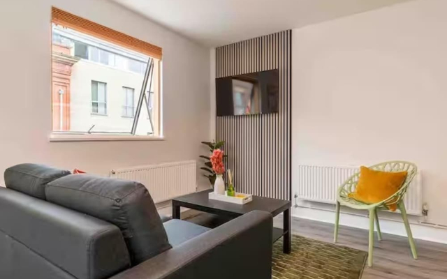Central 1-bed Apartment With Free Parking & Wifi