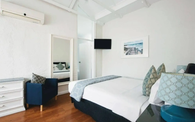 Seawall Apartments