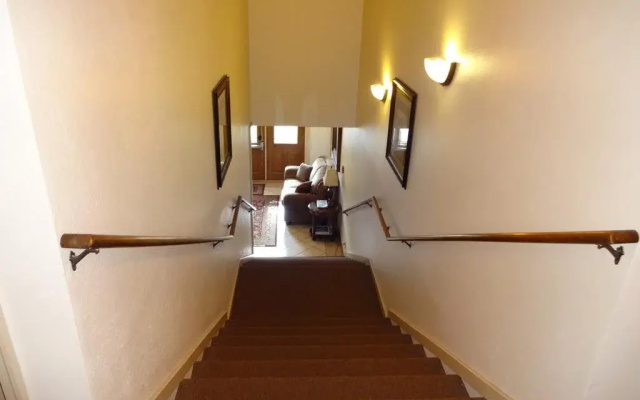 Crest Trail Lodge