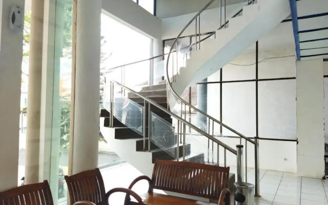 Royal Kencana Hotel