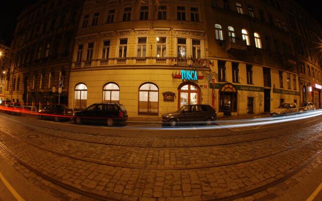 EA Hotel Tosca вид на фасад