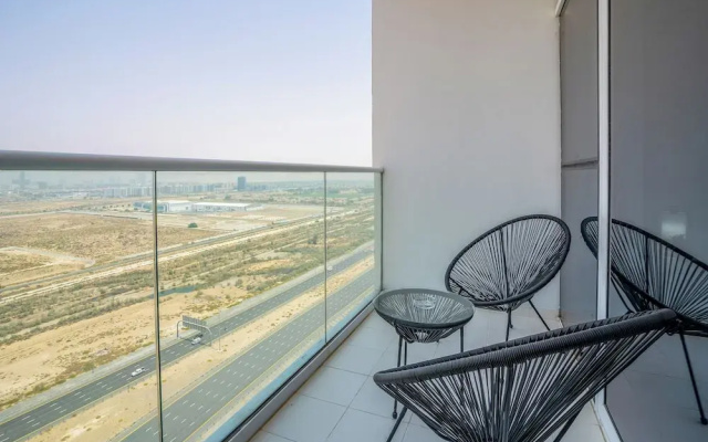 Tanin - Sleek Studio Offering Unobstructed City Views