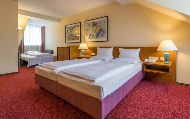Macau Hotel S
