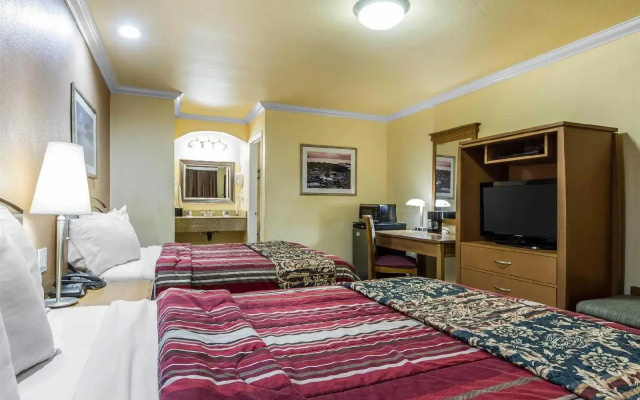 Rodeway Inn & Suites Near The Coliseum & Arena