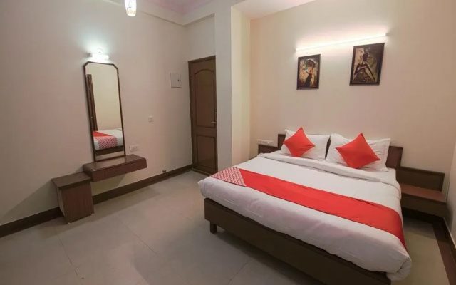 OYO 13643 Hotel Maharaja Palace