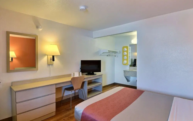 Motel 6 Nashua