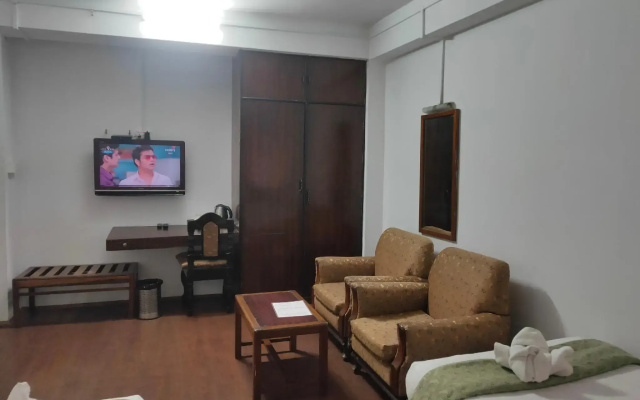 OYO 82633 Denzong Regency