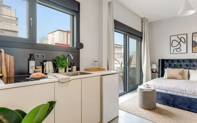 Sanders Port - Bold Studio With Roof-top Terrace