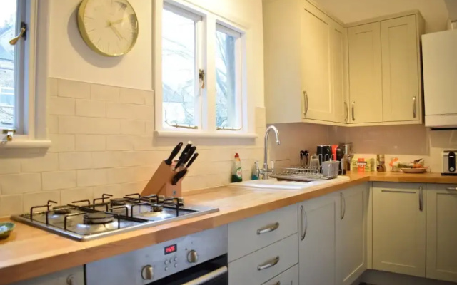 Bright 1 Bedroom Flat in Brixton