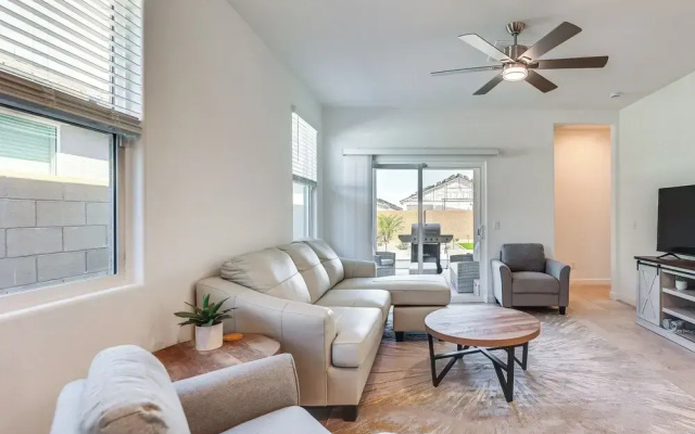 Maricopa Home w/ Putting Green & Covered Patio!