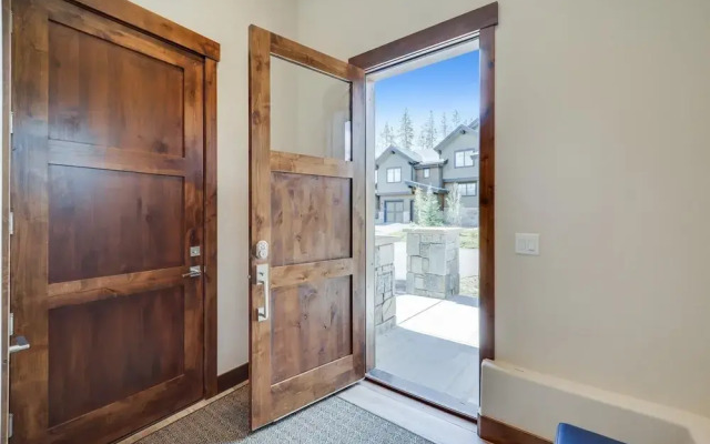 Wolverine Lookout 3 Bedroom Townhouse by Redawning