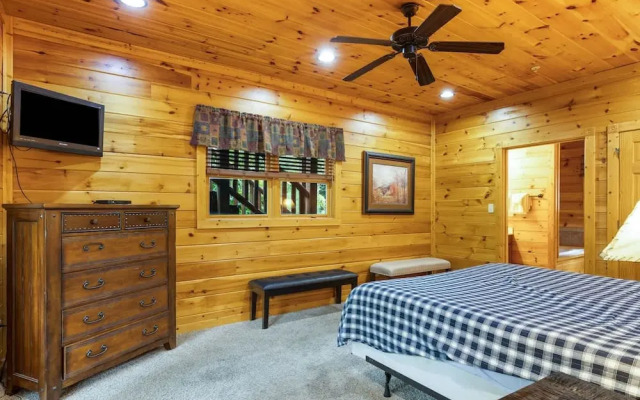 Dogwood Grand Cabin Hot tub and Games