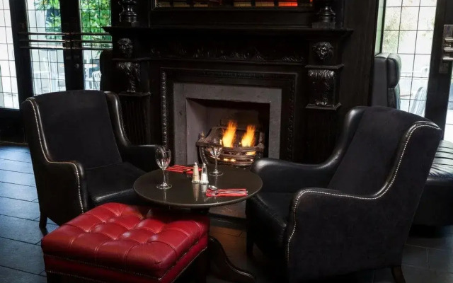 Moxy Belfast City
