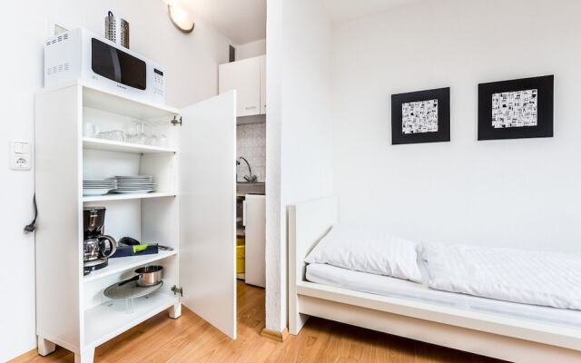 Апартаменты Apartment Höhenberg in Messenähe Кёльн комната для гостей