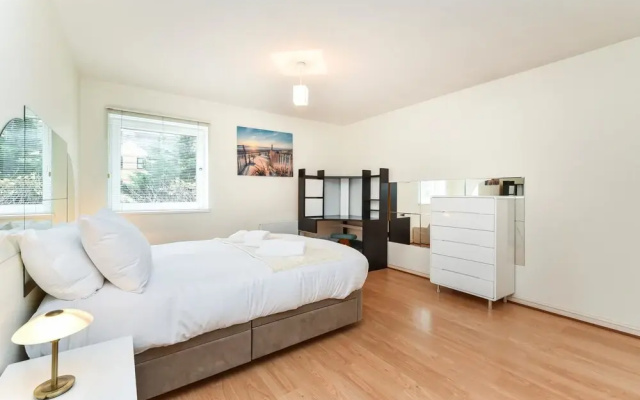 Superb Two Bedroom Flat By The Water - Great Views