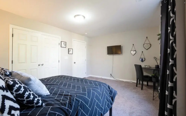 Charming Huntsville Home w/ Deck!