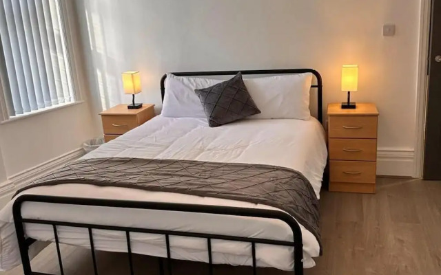 Near Beach - Parking - Wifi - Sleeps 2