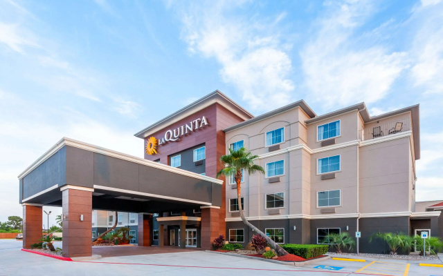 La Quinta Inn & Suites by Wyndham Houston Channelview
