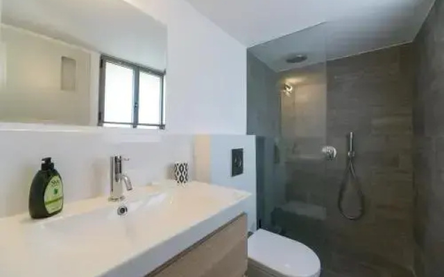 Charming 4BR TownHouse in Neve Tsedek by HolyGuest
