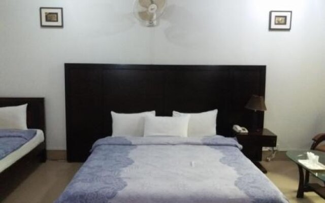 Amyl's Garden Guest House in Islamabad, Pakistan from 26$, photos, reviews - zenhotels.com guestroom