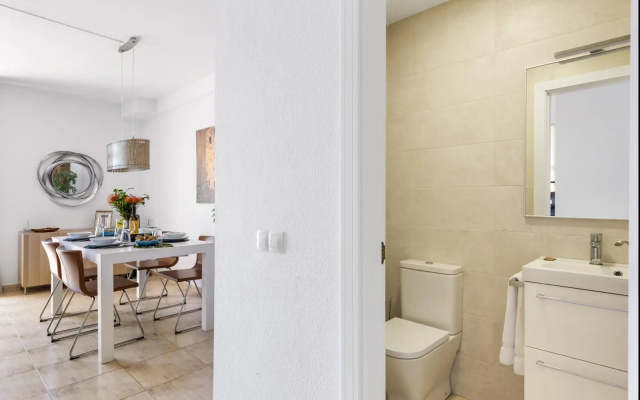 Beachfront triplex with swimming pool parking