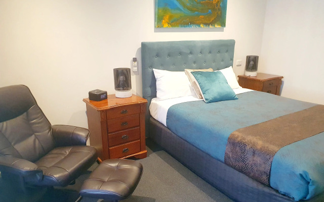 Addison Motor Inn