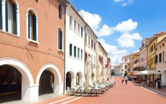 Graceful Apartment in Venice near Public Swimming Pool