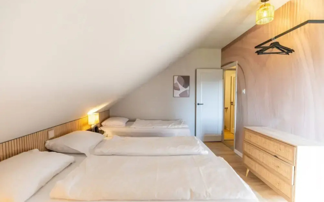 Recently Renovated Family Home Near the sea