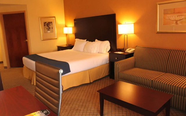 Holiday Inn Express Lewisburg/New Columbia