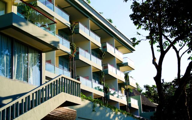 Отель Surin Beach Resort вид на фасад