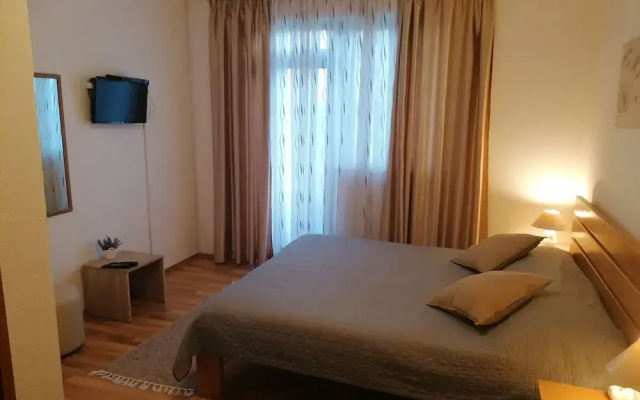 Apartment And Rooms Nevenka