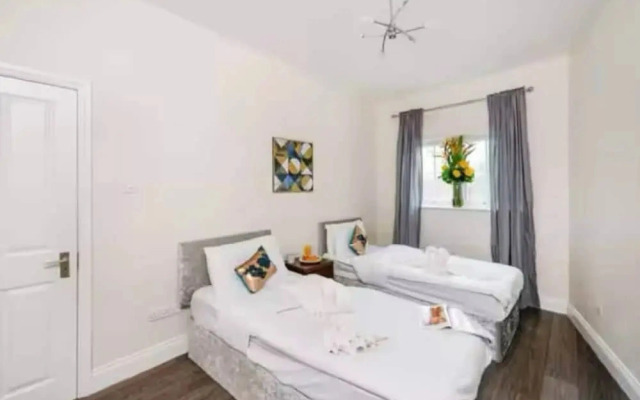 Cosy Two Bedroom Apartment Near East Croydon Station