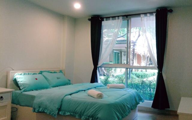 Апартаменты Apartment At Bangkok Near Pool Бангкок комната для гостей