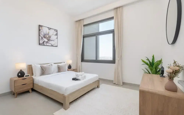 Stunning 1 BR With Pool View in Rawda Apartments