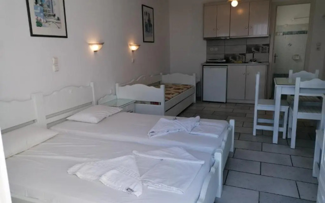 Flora Apartments & Studios