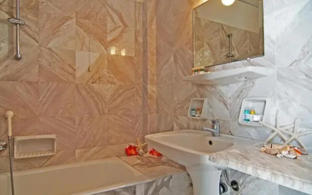 Alex Hotel