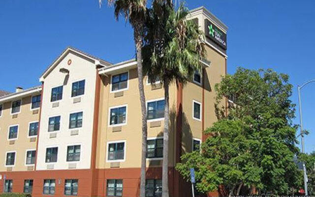 Отель Extended Stay America Los Angeles - LAX Airport США, Лос-Анджелес - 1 отзыв об отеле, цены и фото номеров - забронировать отель Extended Stay America Los Angeles - LAX Airport онлайн вид на фасад