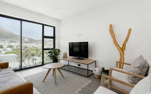 Designer 3 Peaks Apt Stunning Table Mountain Views