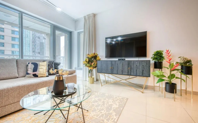Radiant Urban Retreat With Iconic Burj Khalifa Vws