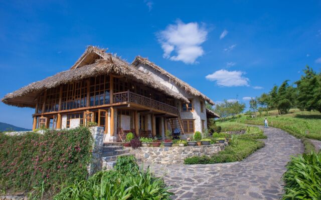 Отель Topas Ecolodge Шапа вид на фасад