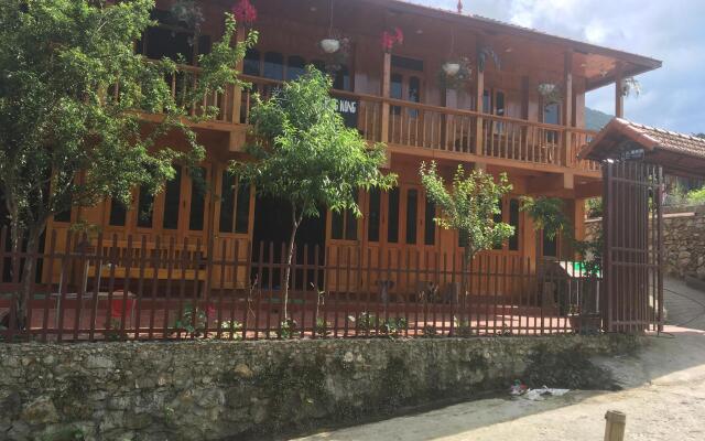Отель Tavan Heaven Homestay Шапа вид на фасад