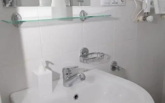 Ava Hotel