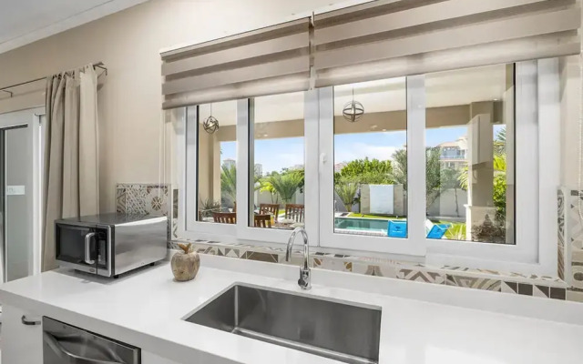 Amazing 4BR 3BA Villa Palm Beach w NEW Pool