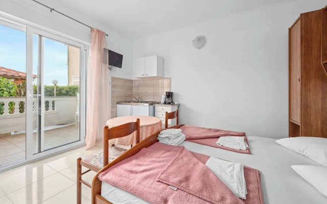 Beautiful Studio Apartment Near Sandy Beaches