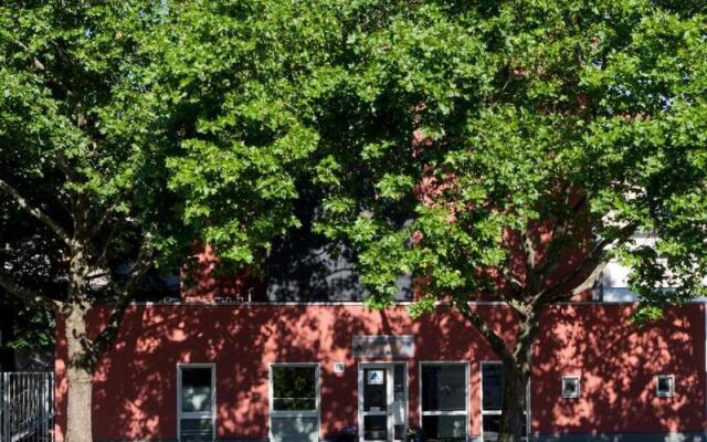 Pathpoint Cologne - Backpacker Hostel Кёльн вид на фасад