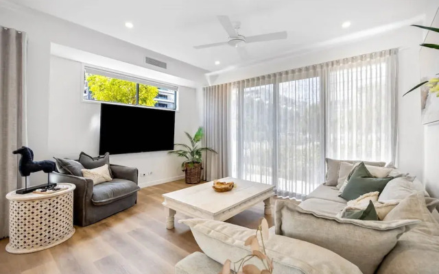 Bokarina 3-bed Stunning Home, Steps From Beach